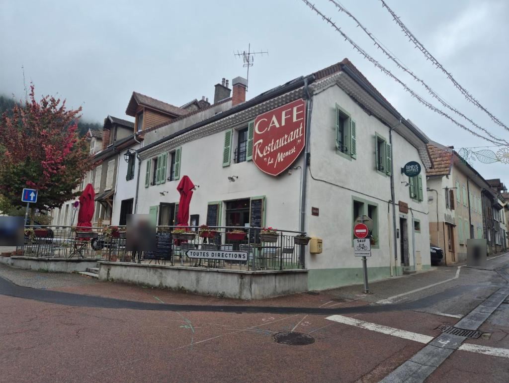 Cafe on the corner