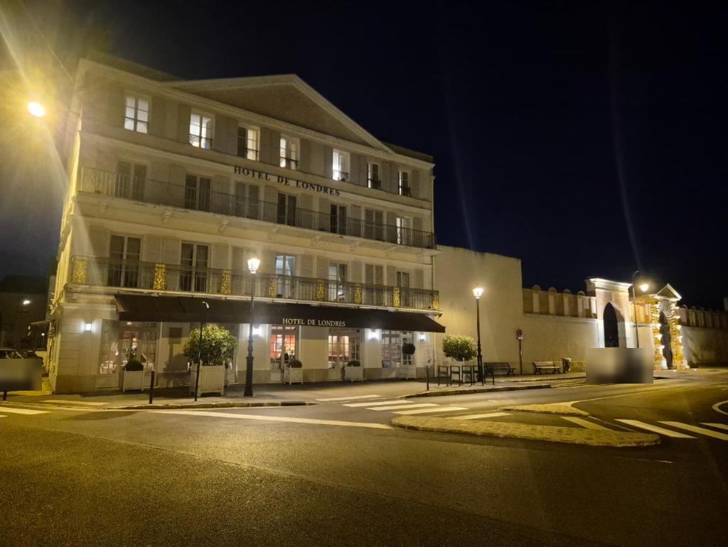 Square at night