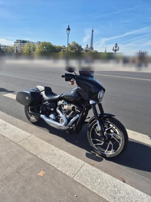 The bike with the Eiffel Tower behind