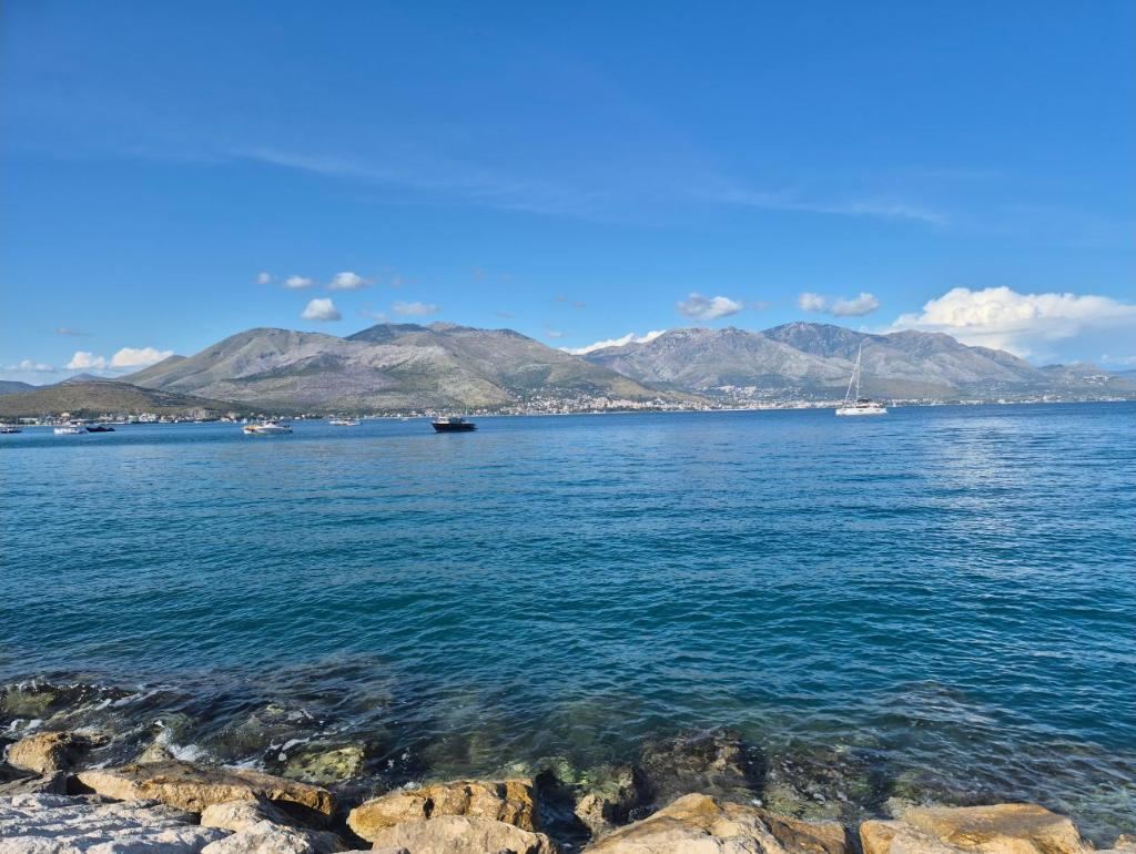 Bay and mountains from the sea wall