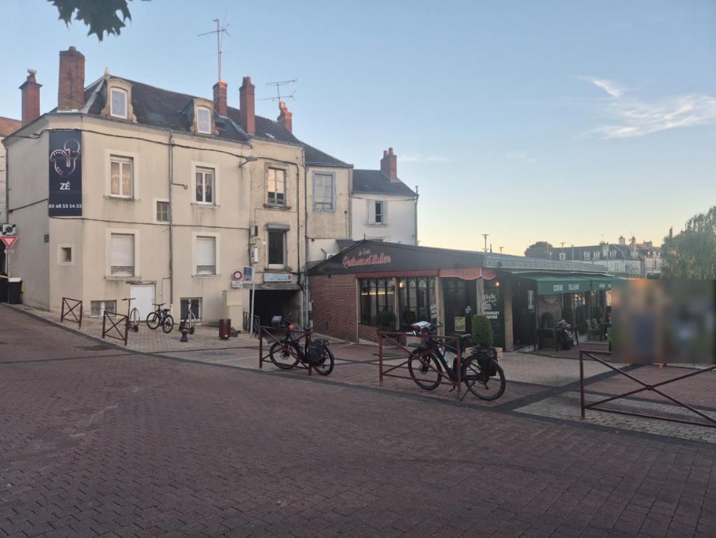 Square with bikes by a cafe