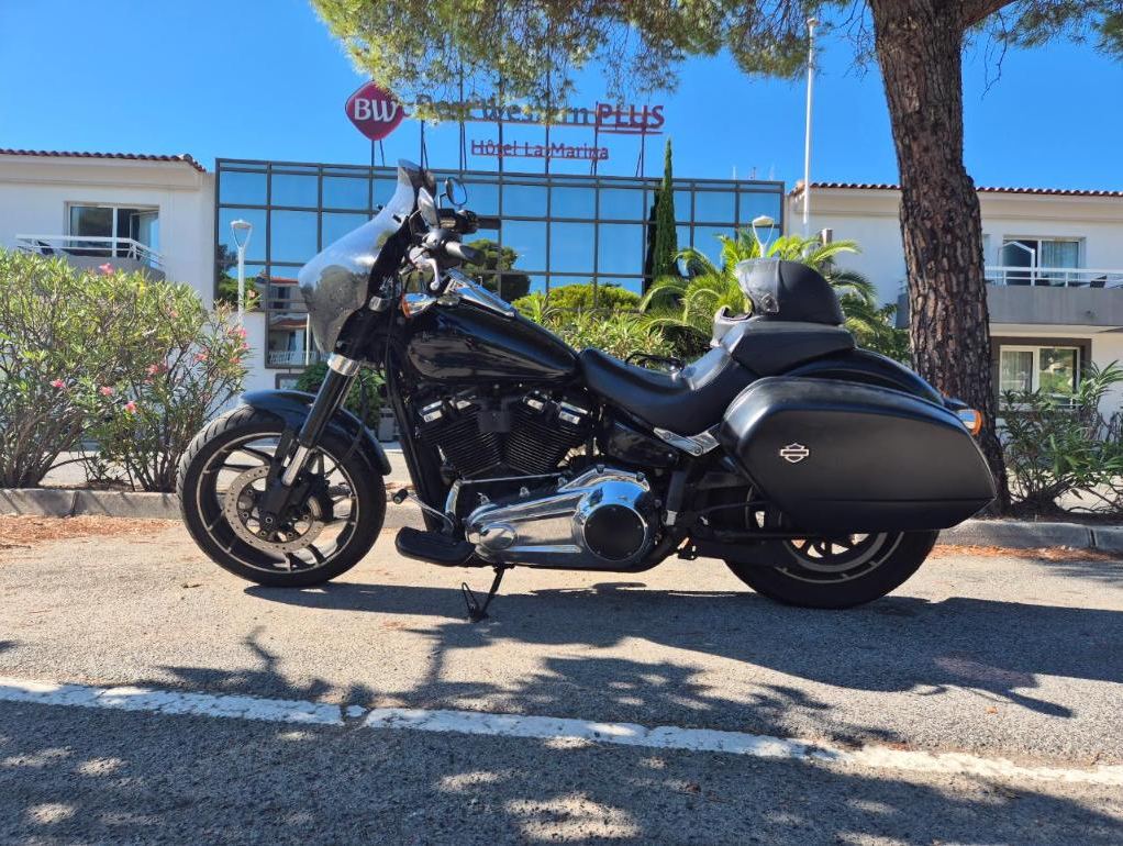 The Harley outside Hôtel La Marina